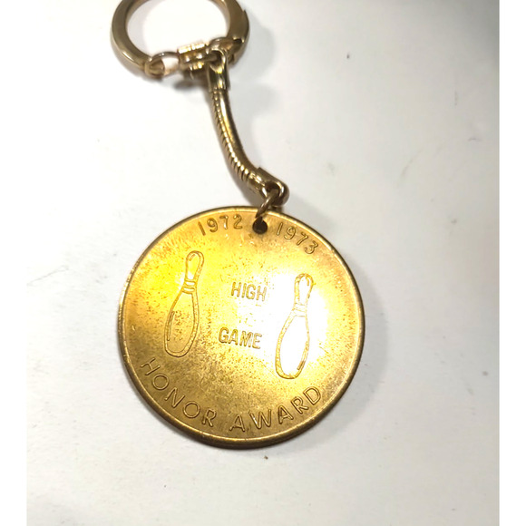 Indiana Bowling Proprietors Association Gold Tone Keychain 1972 - 1973 Honor... - Picture 4 of 4